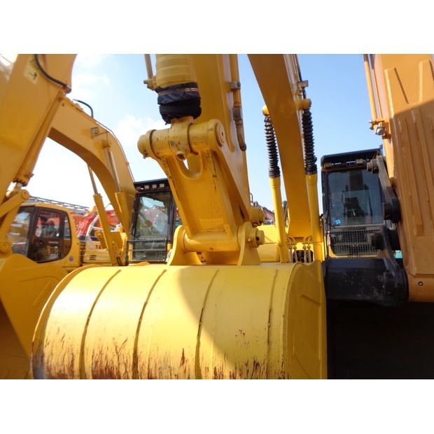 2021 كوماتسو PC220-8N-42100651