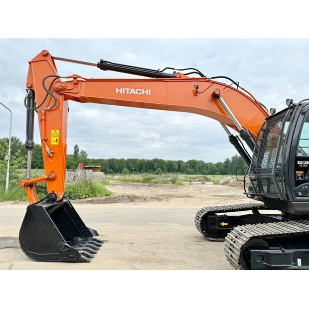 2025 Hitachi ZX220LC-5G-42100959