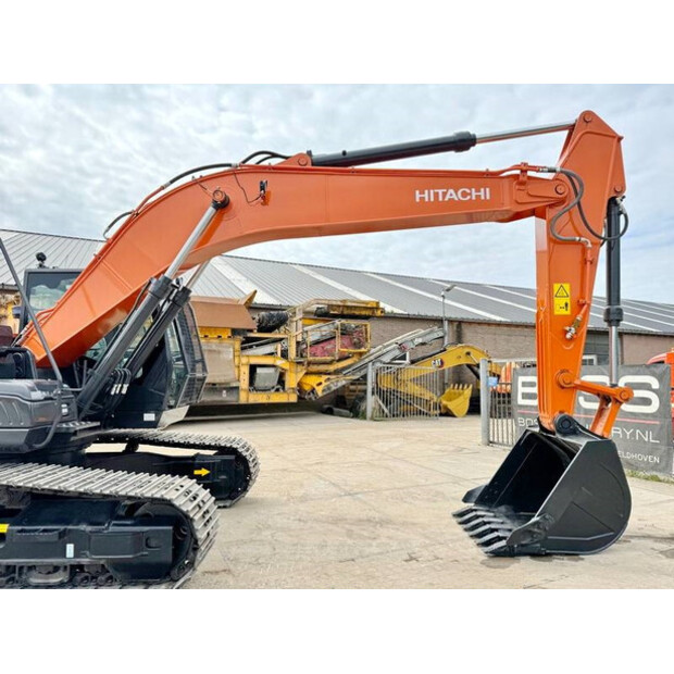 2025 Hitachi ZX220LC-5G-42100960