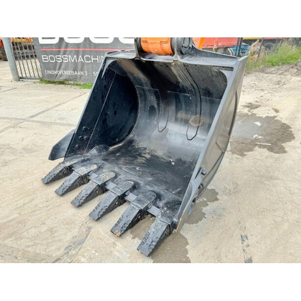 2025 Hitachi ZX220LC-5G-42100961