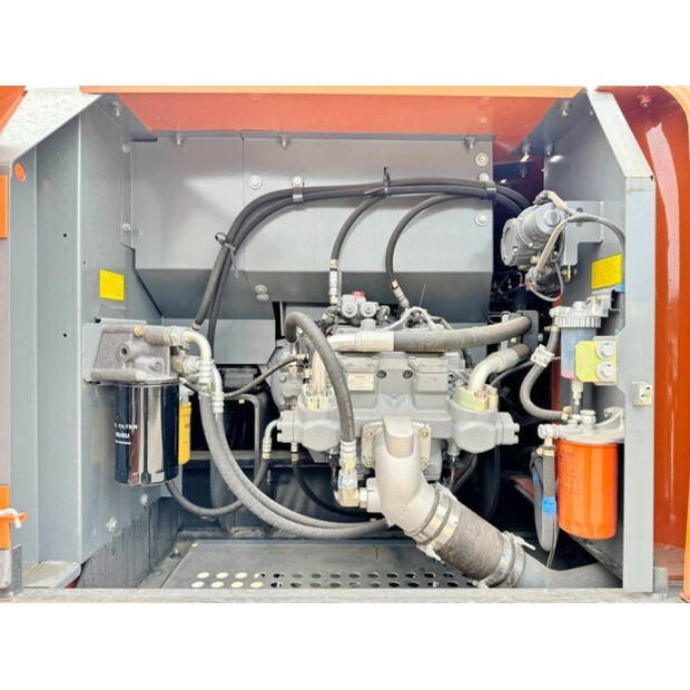 2025 Hitachi ZX220LC-5G-42100969