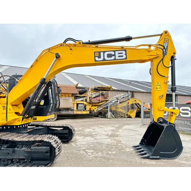 2025 JCB 215LC-42100995