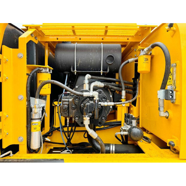 2025 JCB 215LC-42101001