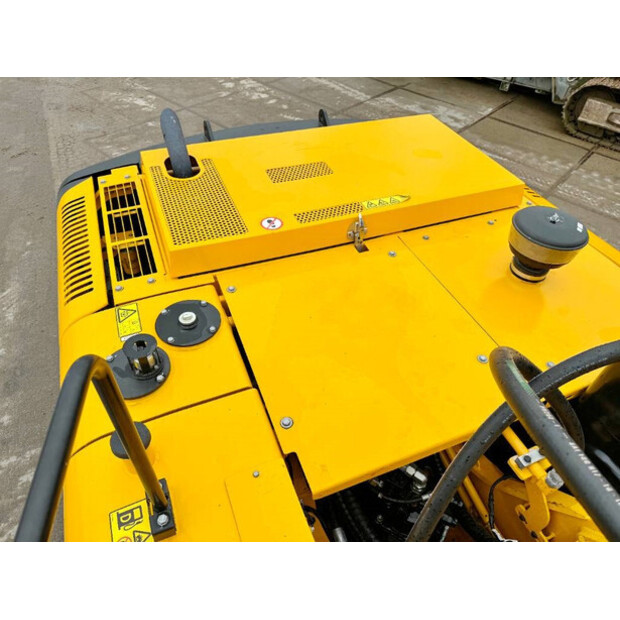 2025 JCB 215LC-42101002