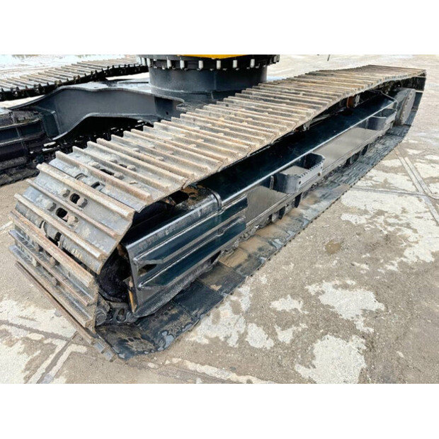 2025 جيه سي بي 215LC-42101031