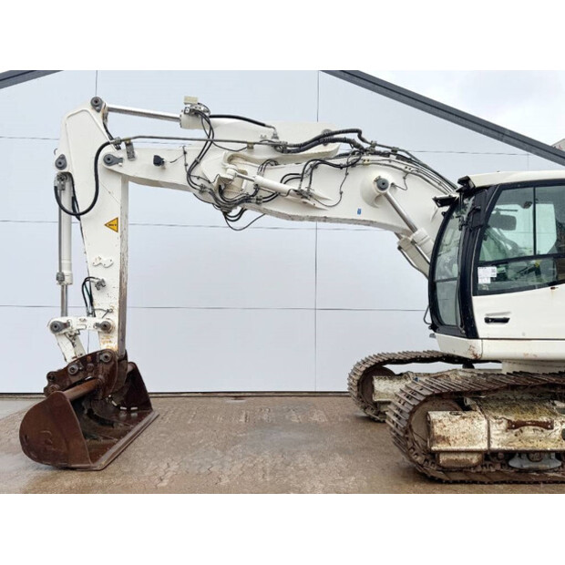 2011 ليبهير R906LC-42101094