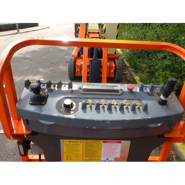 2014 JLG E400AJPN-42101155