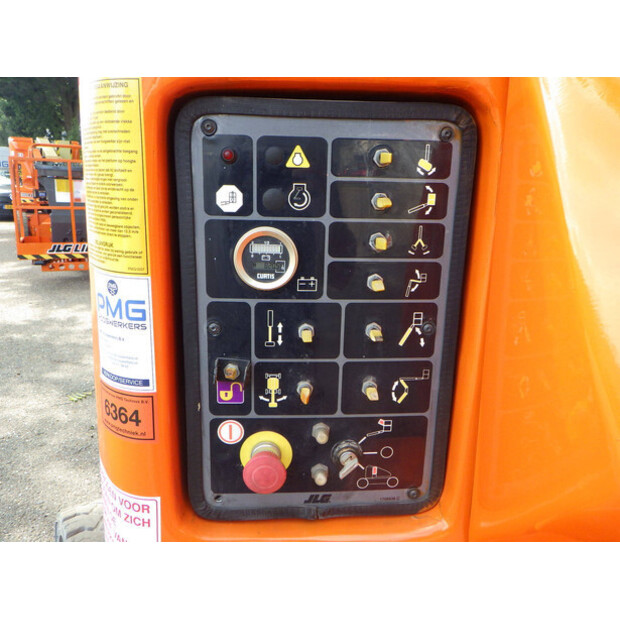 2014 JLG E400AJPN-42101156