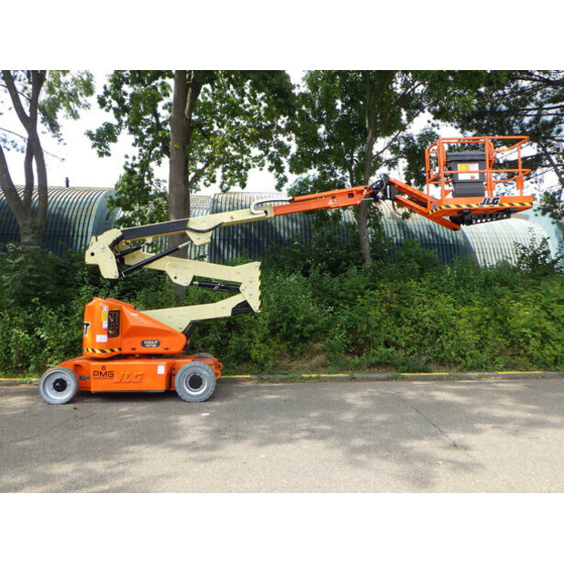 2014 JLG E400AJPN-42101166