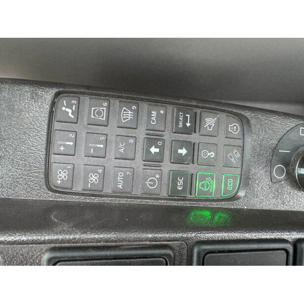 2025 Volvo EC220D-42101176