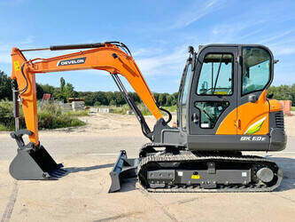 صورة ل حفارات صغيرة 2024 ديفيلون DX60E-10N