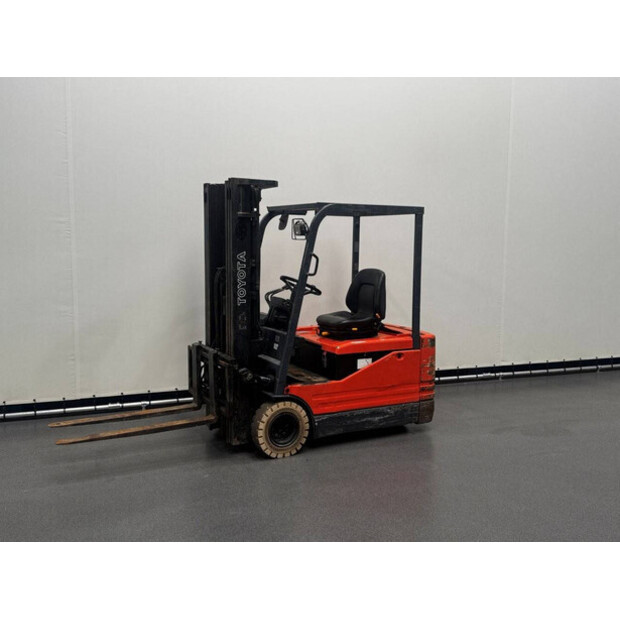 2002 Toyota 5FBE18-42101711