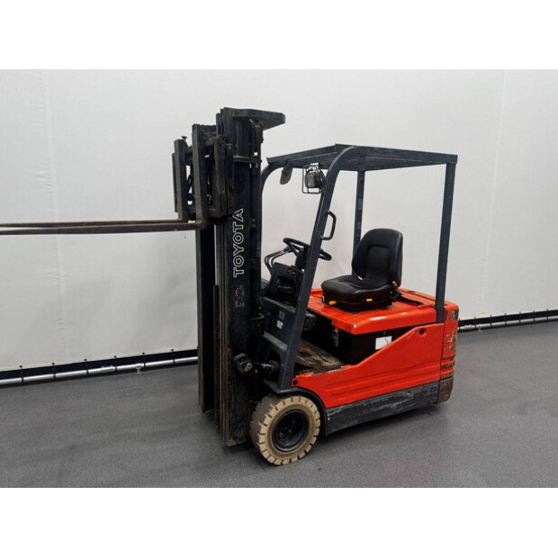 2002 Toyota 5FBE18-42101732
