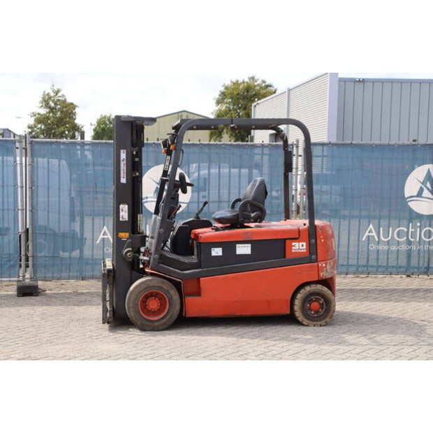 2002 نيسان G002L-30CU-42103661