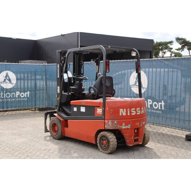 2002 نيسان G002L-30CU-42103665