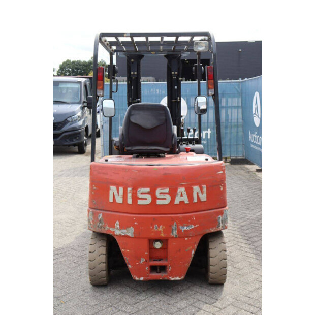 2002 نيسان G002L-30CU-42103666