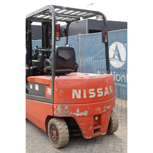 2002 نيسان G002L-30CU-42103676
