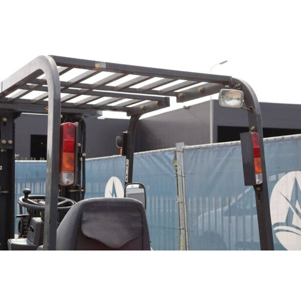 2002 نيسان G002L-30CU-42103677