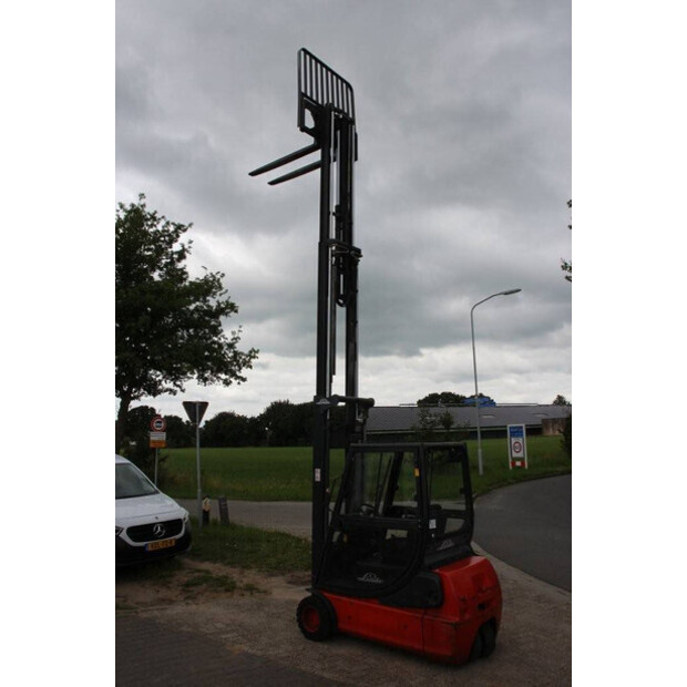 2002 Linde E18C-02-42104237