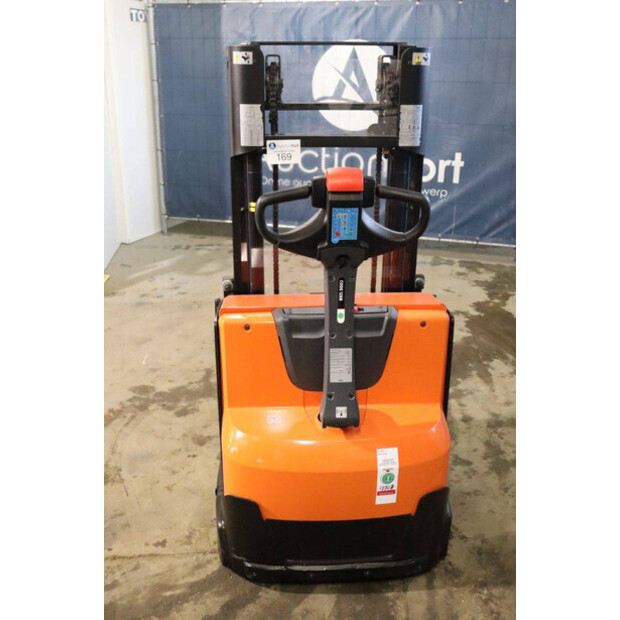 2022 Toyota SWE200D-42104831