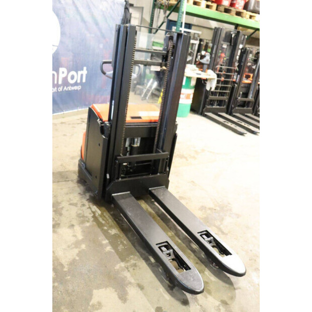 2022 Toyota SWE200D-42104833