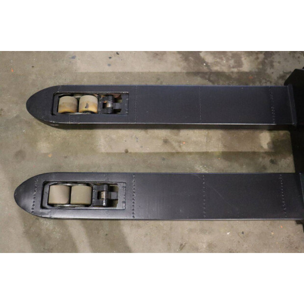 2020 Toyota SWE200D-42104864
