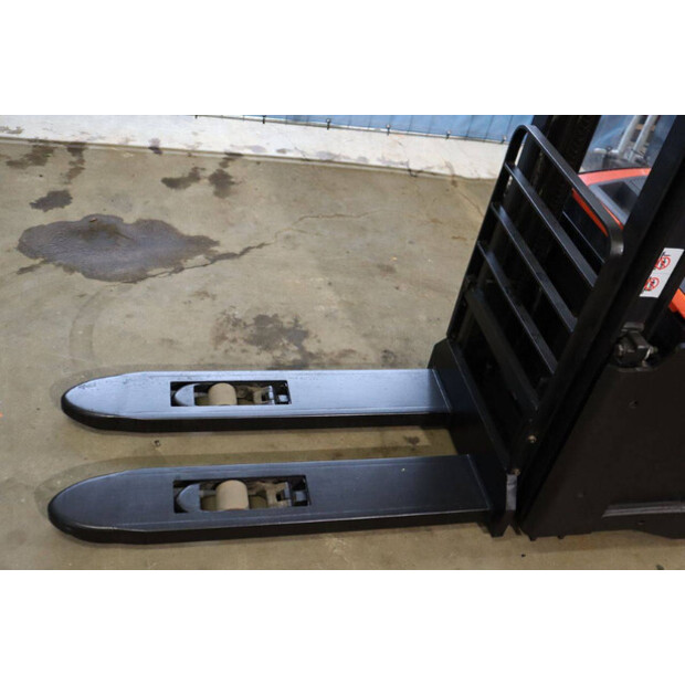 2014 تويوتا SWE140L-42104892