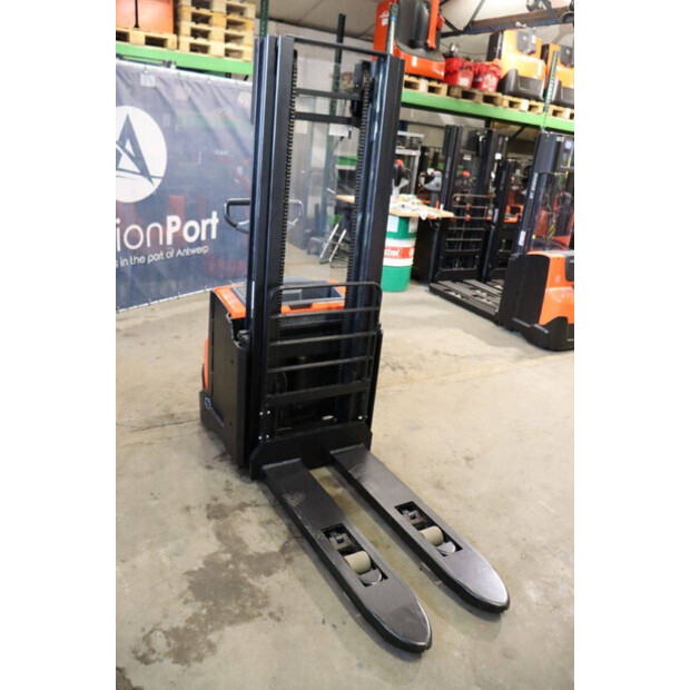 2014 بي تي SWE140L-42104915