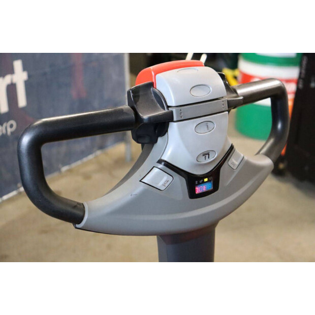 2018 Toyota SWE120-42104956