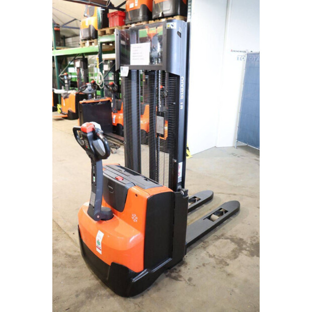2018 Toyota SWE120-42105000
