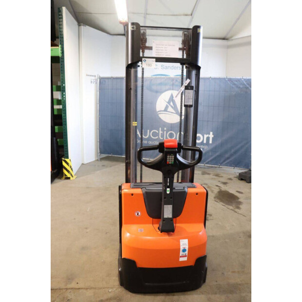 2017 Toyota SWE140-42105052