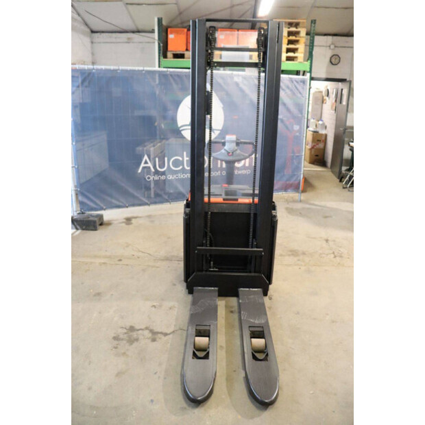 2017 Toyota SWE140-42105055