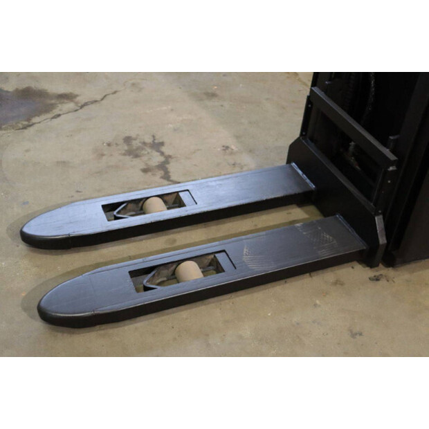 2017 Toyota SWE140-42105057