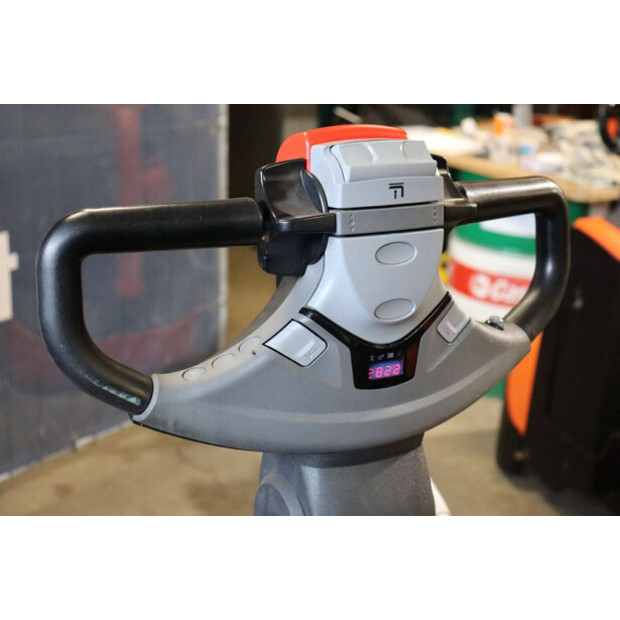 2017 Toyota SPE120-42105602