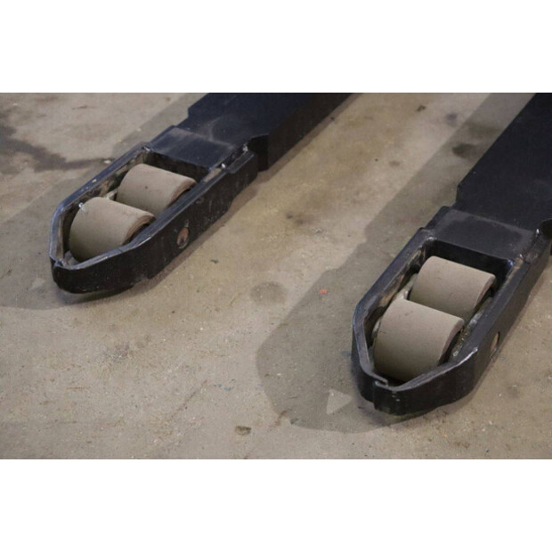 2017 Toyota SPE120-42105611