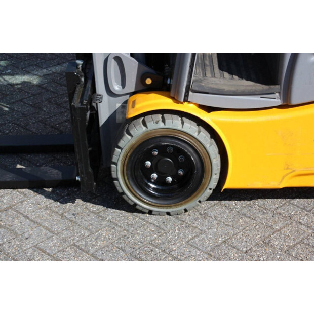 2019 Jungheinrich EFG 320-42106890