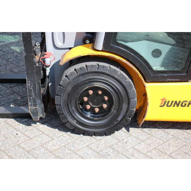 2020 Jungheinrich TFG 320s-42107027