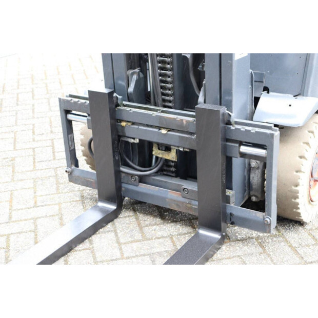 2012 Linde E16-01-42107277