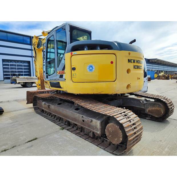 2012 نيو هولاند E235BSR-2-42116087