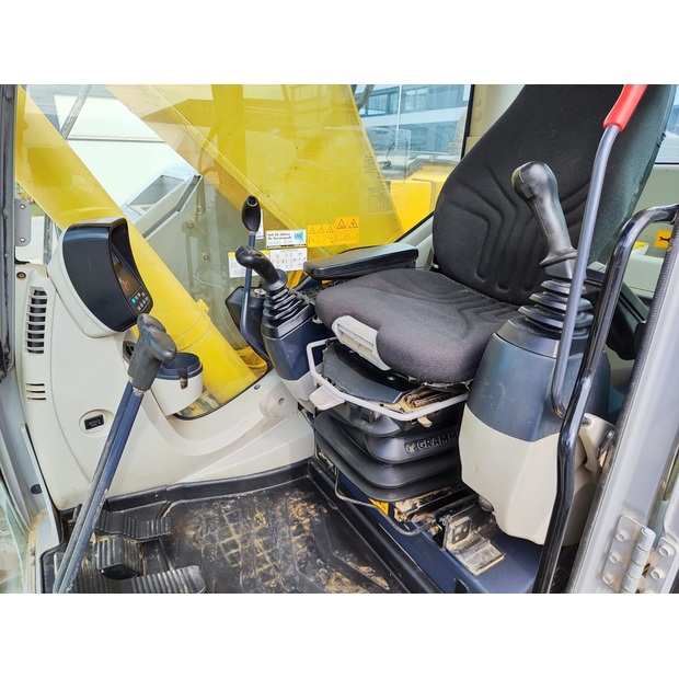2012 نيو هولاند E235BSR-2-42116091