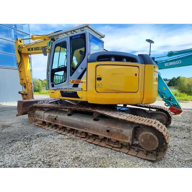 2011 نيو هولاند E235BSR-2-42116104