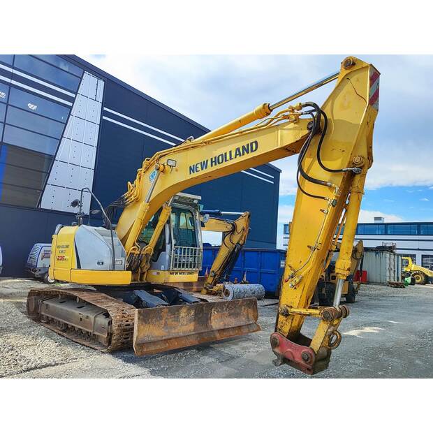 2011 نيو هولاند E235BSR-2-42116106