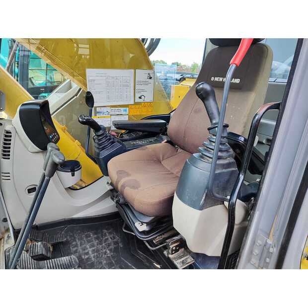 2011 نيو هولاند E235BSR-2-42116109