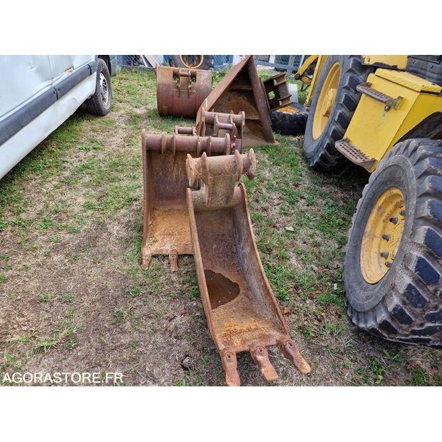 Komatsu WB97R-42121775