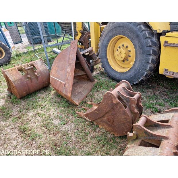 Komatsu WB97R-42121777