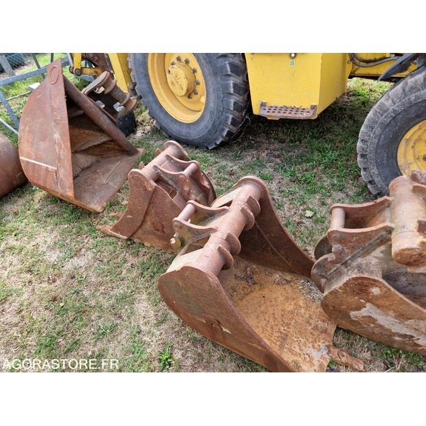 Komatsu WB97R-42121778