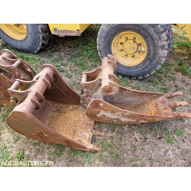 Komatsu WB97R-42121779