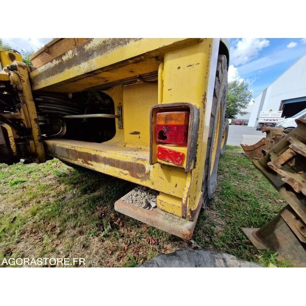 Komatsu WB97R-42121793