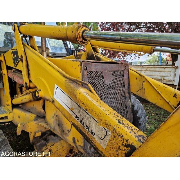 جيه سي بي 3CX-42121837