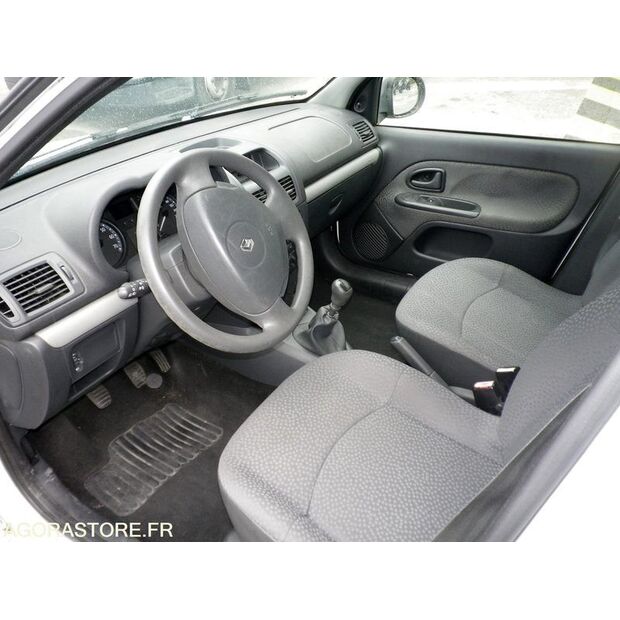 2009 Renault Clio-42122509